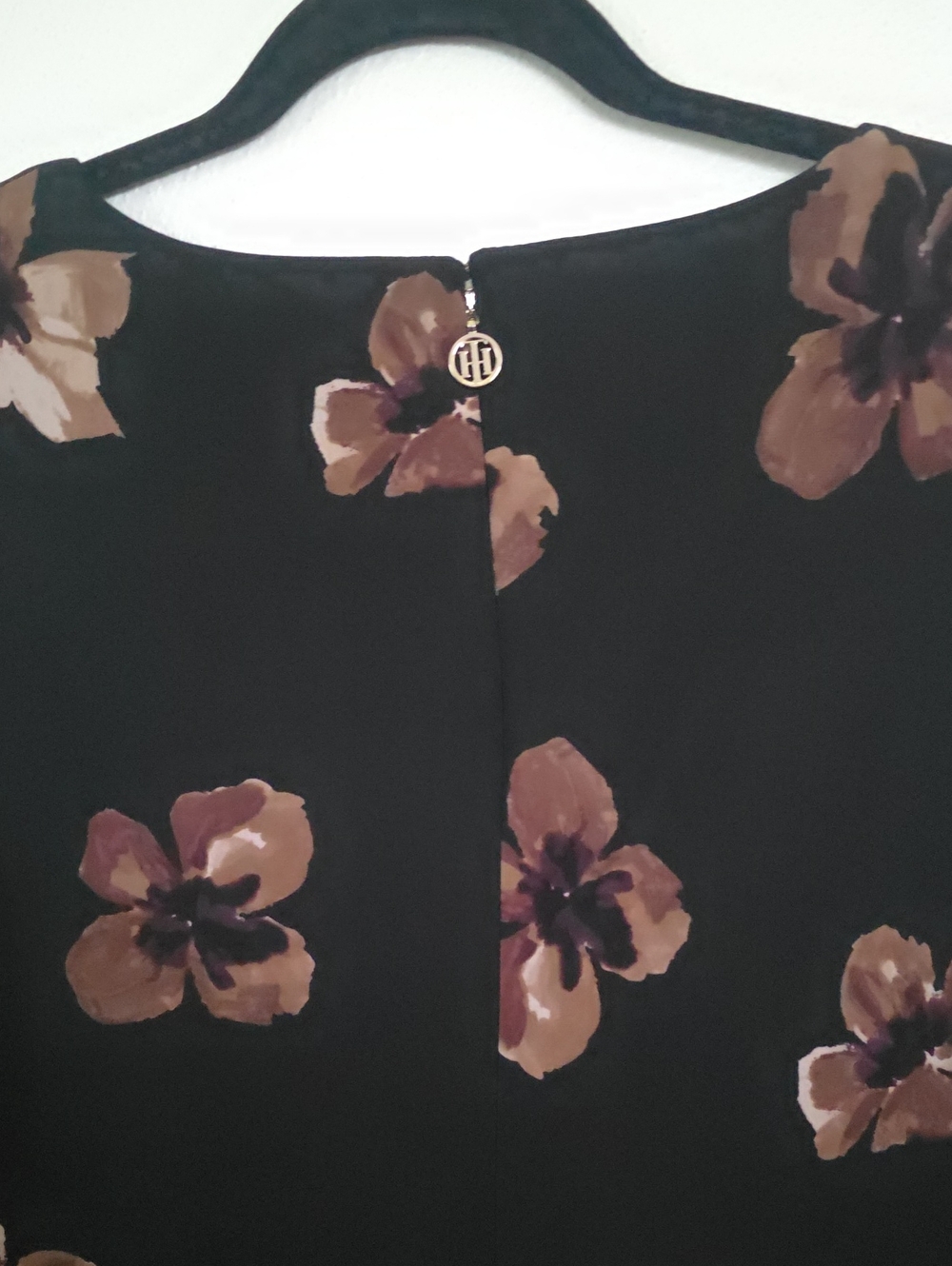 Tommy Hilfiger Black Floral Shift Dress With Bell Sleeves - Picture 8 of 11
